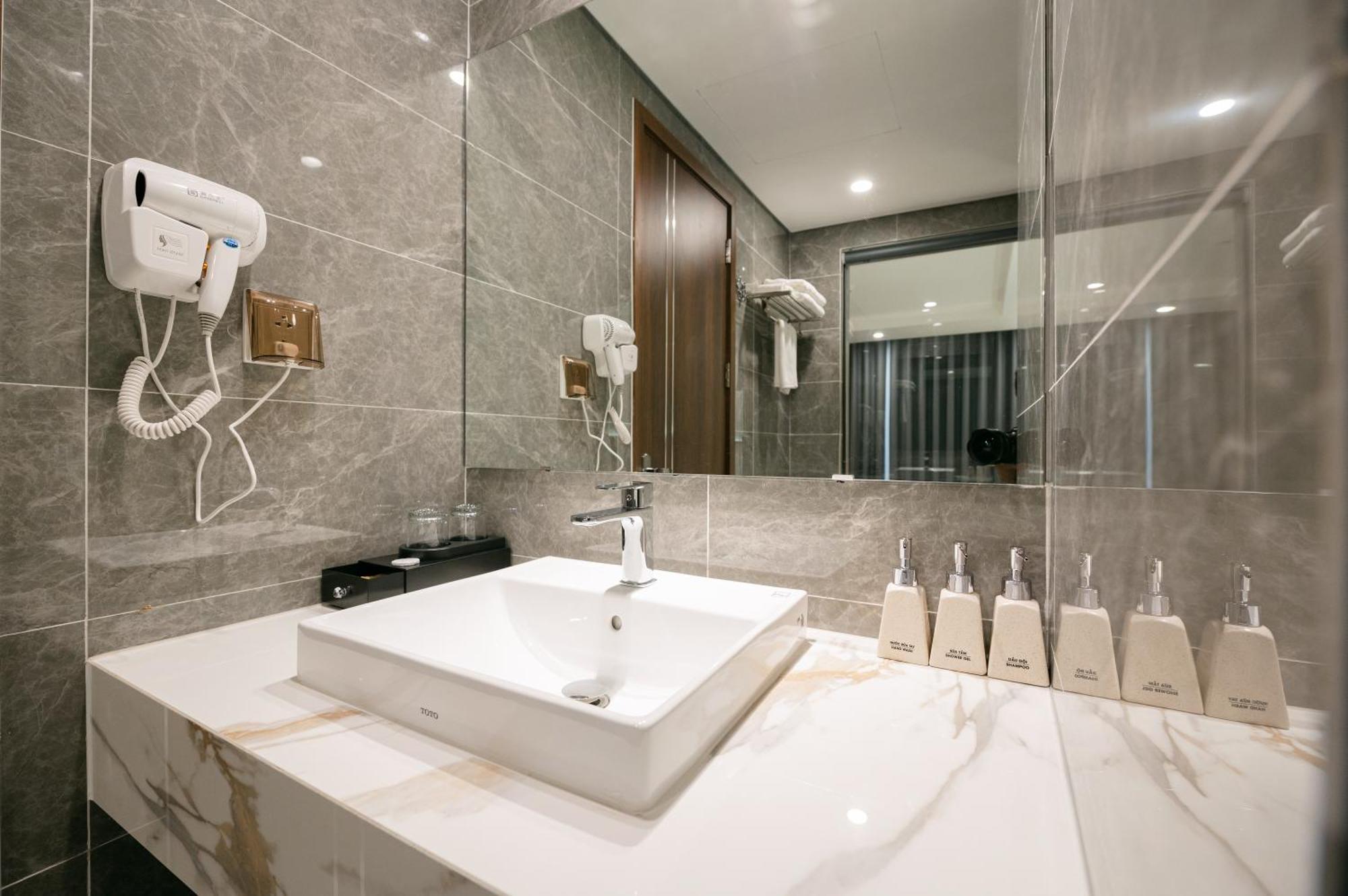 Love St - Hanoi Hotel Bagian luar foto